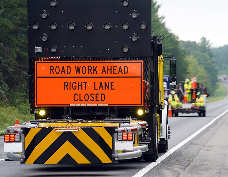 Truck mounted attenuator